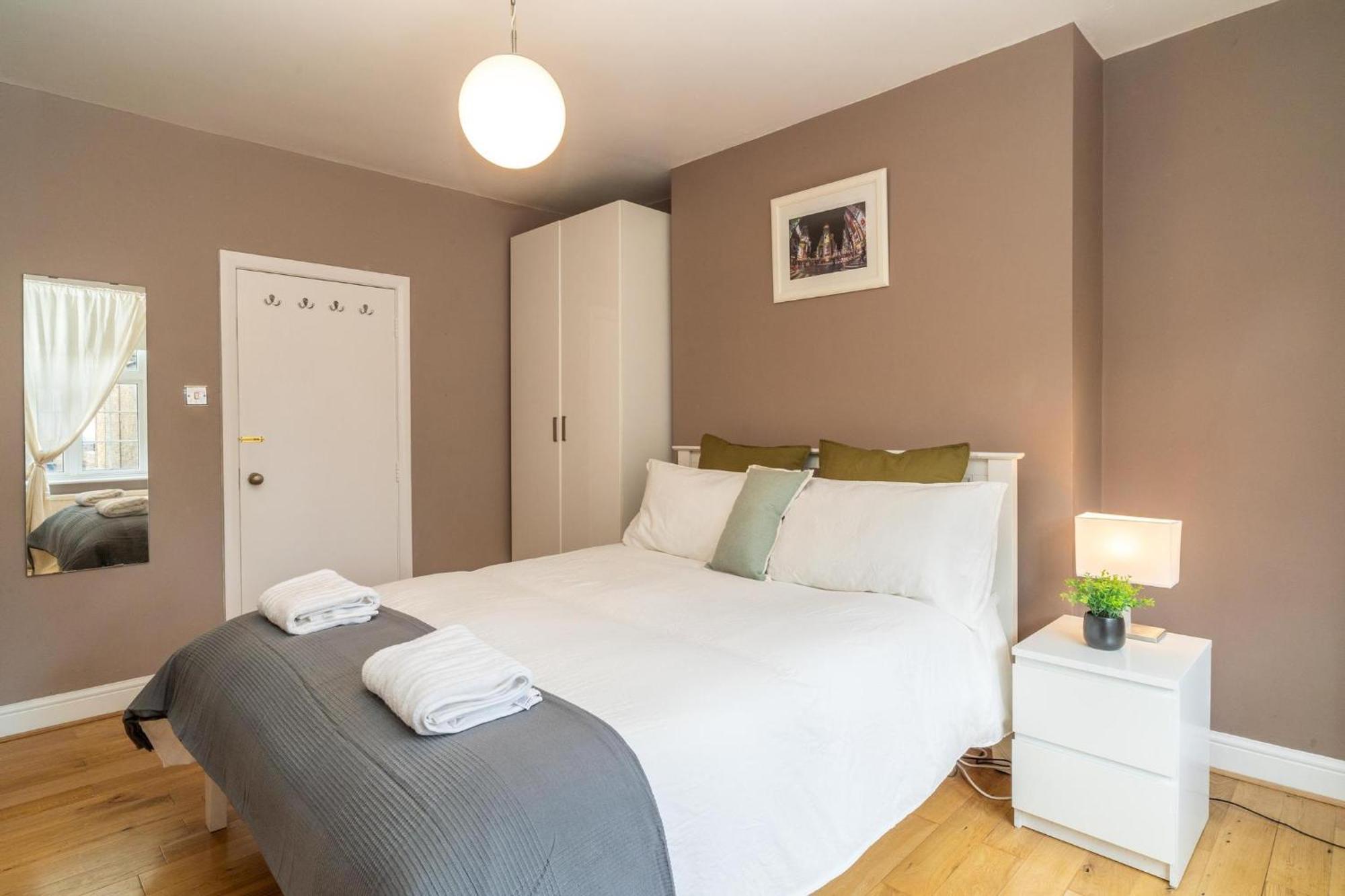 Location! 2 Bed/2Bath - Pro Host Londres Exterior foto