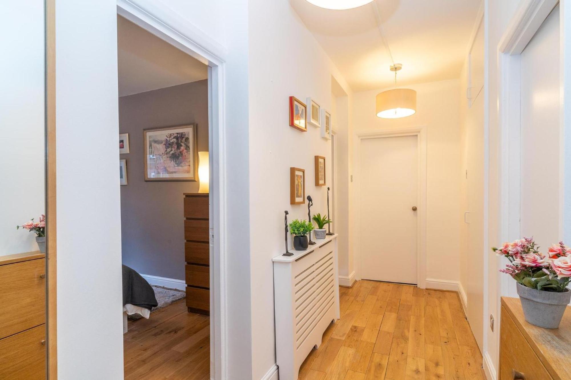 Location! 2 Bed/2Bath - Pro Host Londres Exterior foto